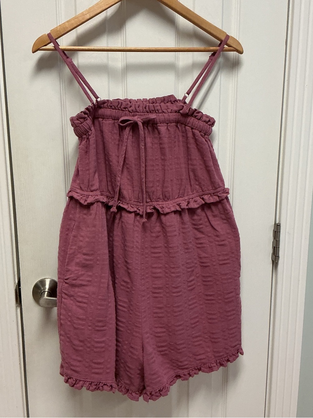 Easel SZ S Mauve Crinkle Gauze Short Romper Ruffle Trim Adjustable Straps